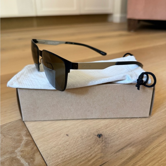 Lowdown Metal Sunglasses - Black and Green - Picture 7 of 8